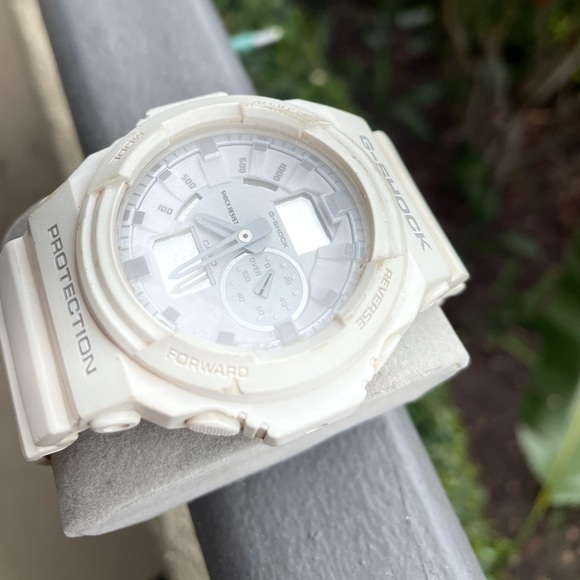 White G-Shock Digital Watch - Picture 3 of 5